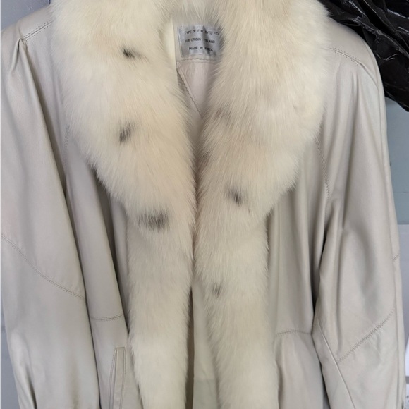 Finland Fur & soft leather Jackets & Blazers - Luxurious Cream Soft Leather Fur-Trimmed Women's Trench Coat 1/2 length. Vintage